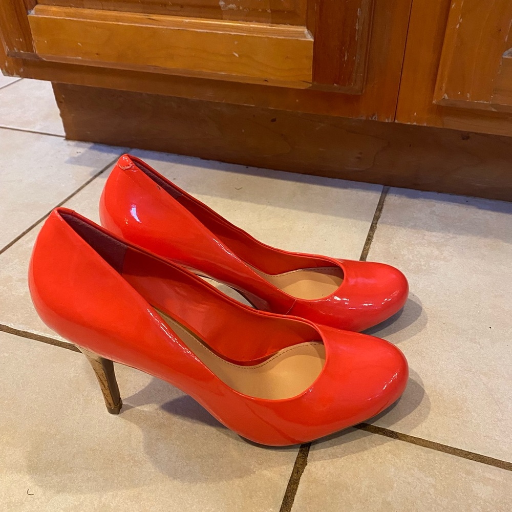 ON SALE: 
Jessica Simpson Coral Heel. Size 8.5 M.